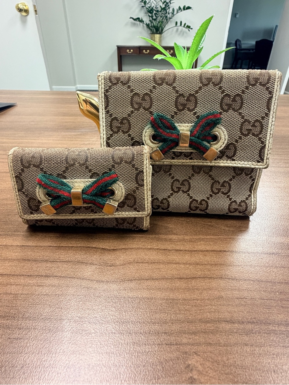 Gucci Beige GG Canvas Bow-Accent Wallet Set with Green/Red Trim